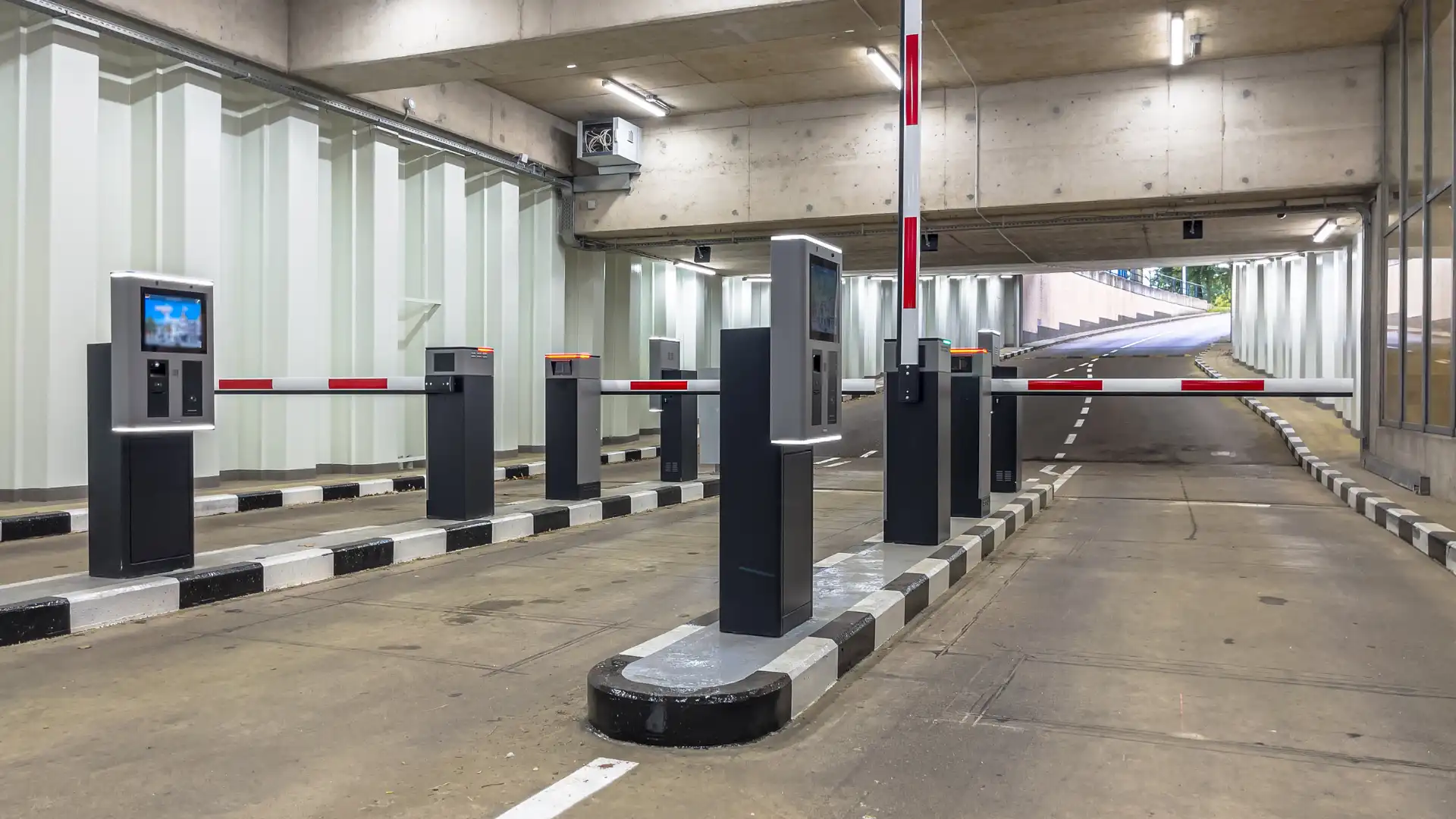 Προηγμένη διαχείριση στάθμευσης με LED τεχνολογία.